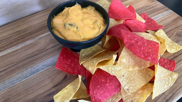 Chips & Cheese Dip (8oz).