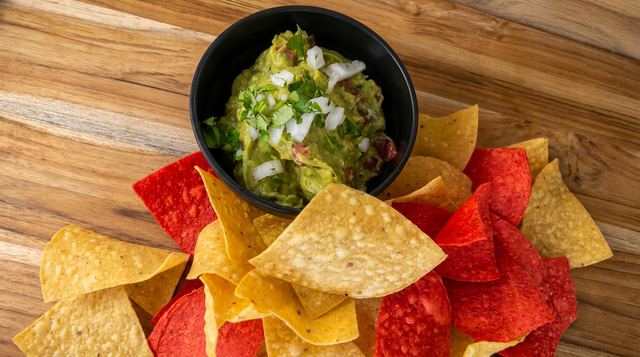 Chips & Guacamole (8oz).